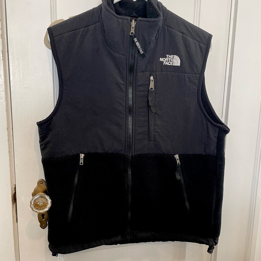 The North Face black Vest Denali size small like new.